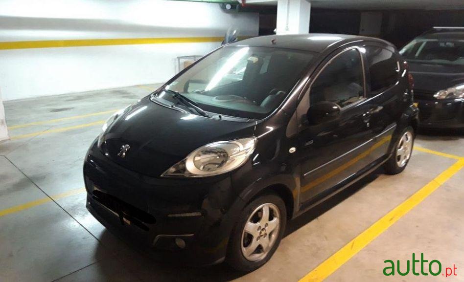 2013' Peugeot 107 Sportium photo #2