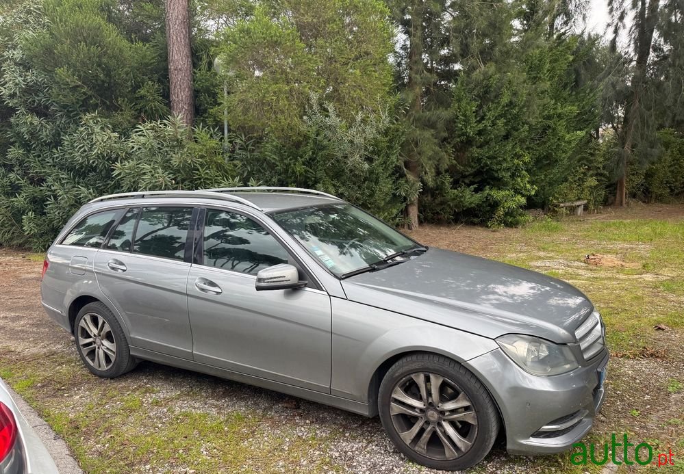 2012' Mercedes-Benz 220 photo #4