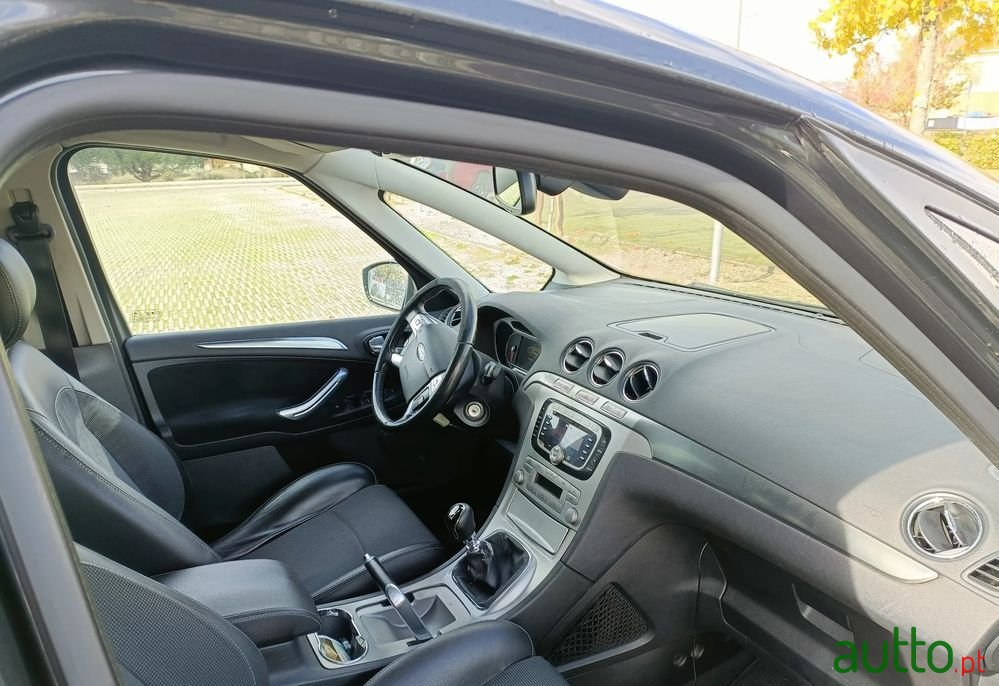 2009' Ford S-Max photo #6