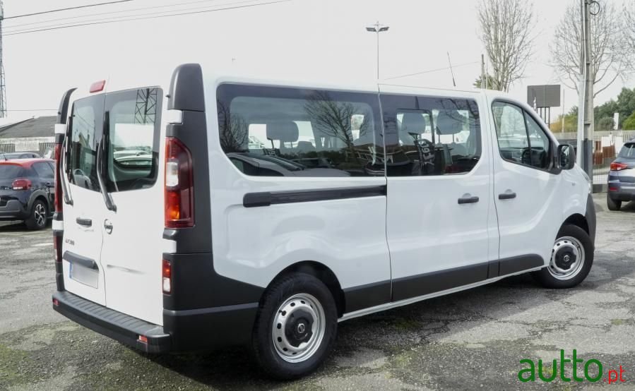 2019' Nissan NV300 photo #5