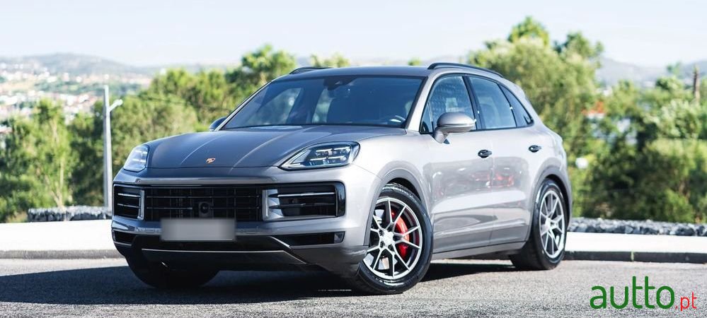 2024' Porsche Cayenne S E-Hybrid photo #1