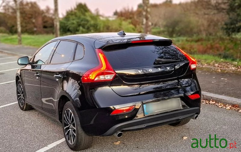 2016' Volvo V40 photo #6