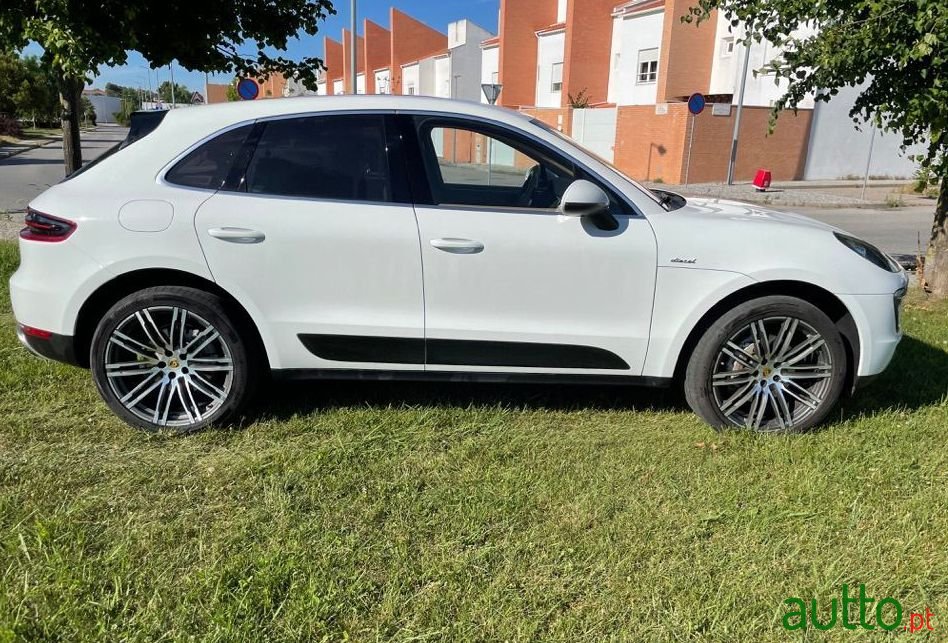 2015' Porsche Macan photo #1