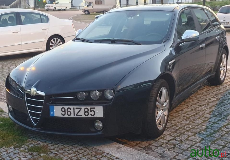 2010' Alfa Romeo 159 Sportwagon photo #1