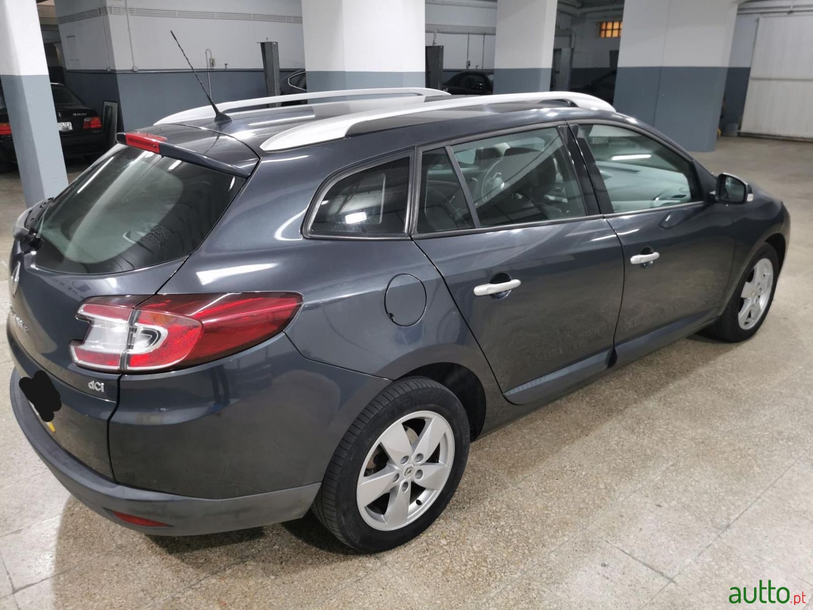 2010' Renault Megane Break photo #4