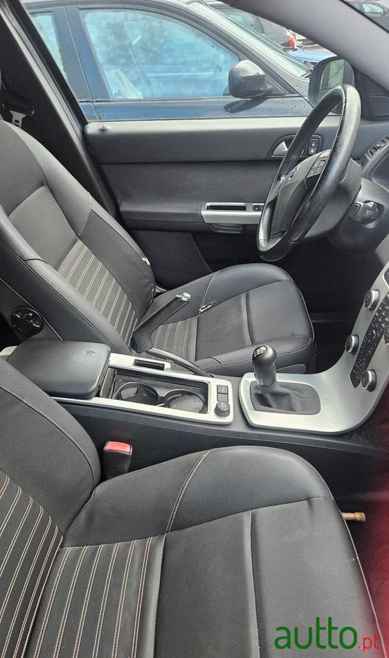 2010' Volvo S40 1.6 D Drive photo #5