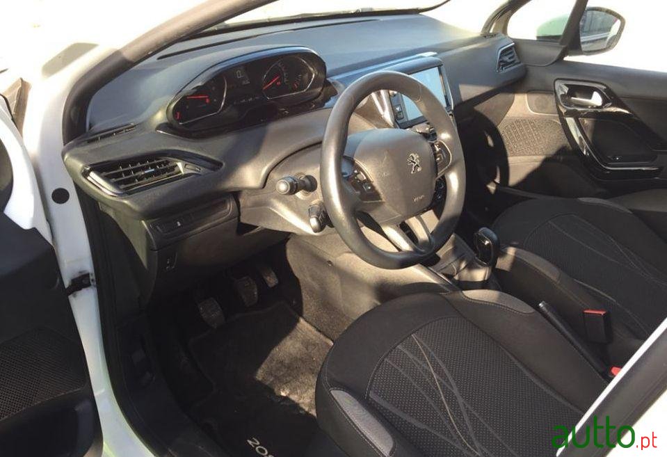 2014' Peugeot 208 1.4 Hdi 70Cv Active photo #2