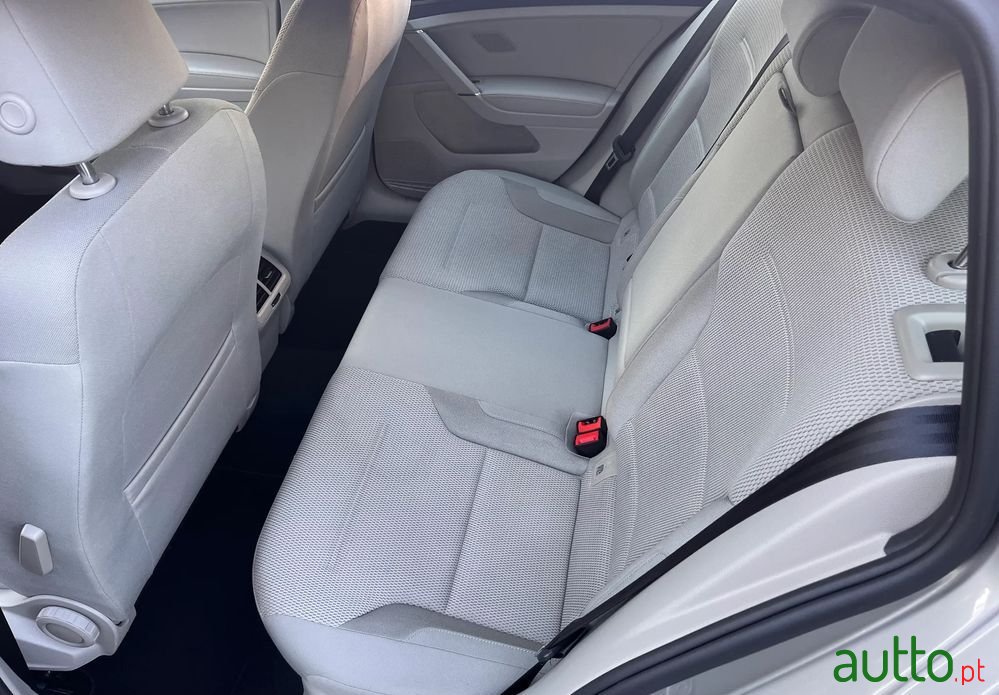 2018' Volkswagen Golf Variant photo #5