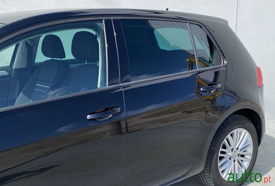 2014' Volkswagen Golf photo #2