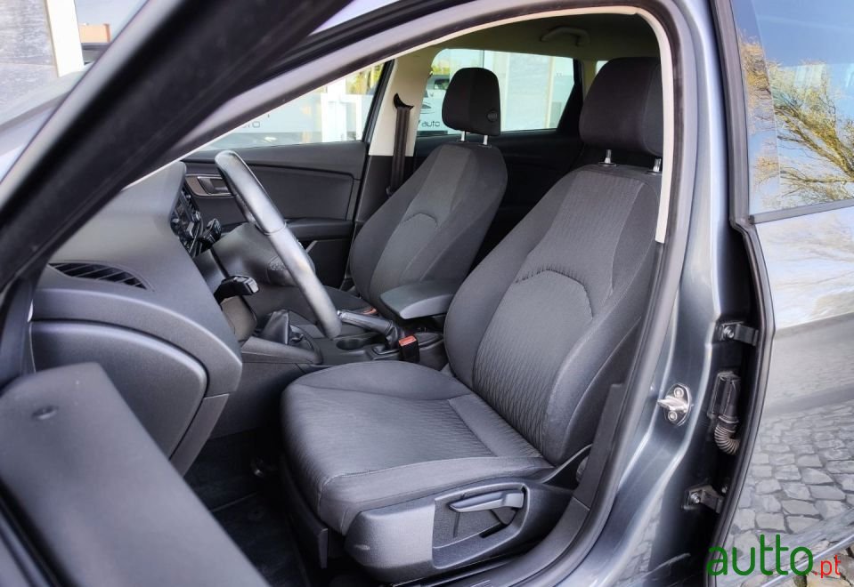 2016' SEAT Leon-St photo #6