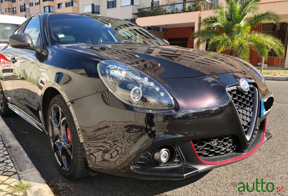 2017' Alfa Romeo Giulietta photo #2