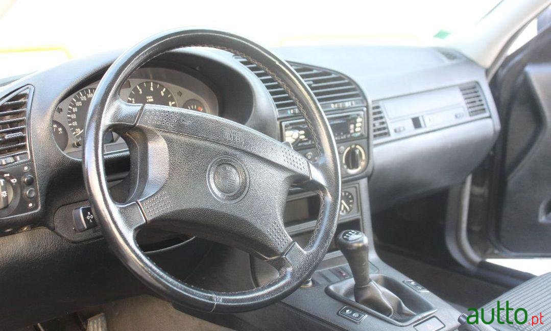 1993' BMW 318 318Is Coupe E36 photo #1