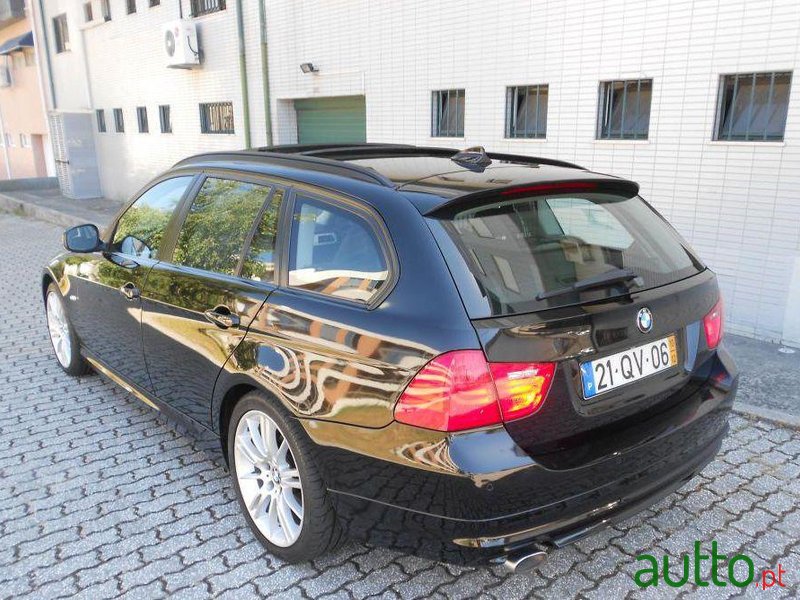 2010' BMW 320 d Touring photo #1