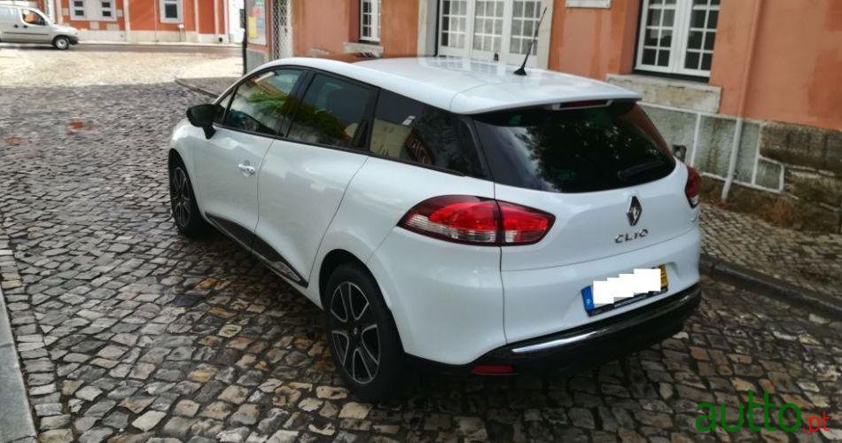 2015' Renault Clio Sport Tourer photo #3