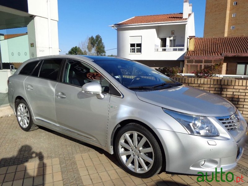 2009' Toyota Avensis Sw photo #2