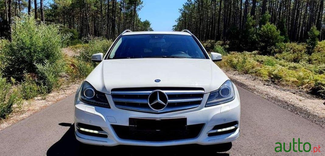 2011' Mercedes-Benz C-220 Avantgard photo #2