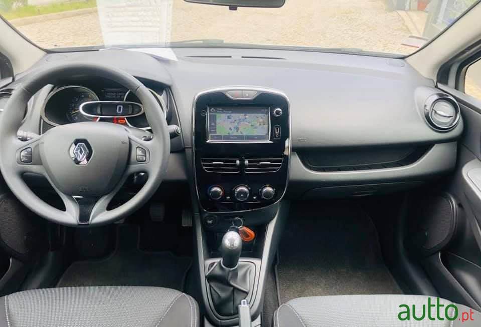 2014' Renault Clio Sport Tourer photo #5