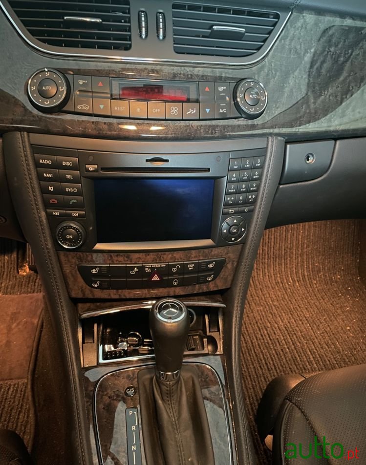 2010' Mercedes-Benz 350 photo #6