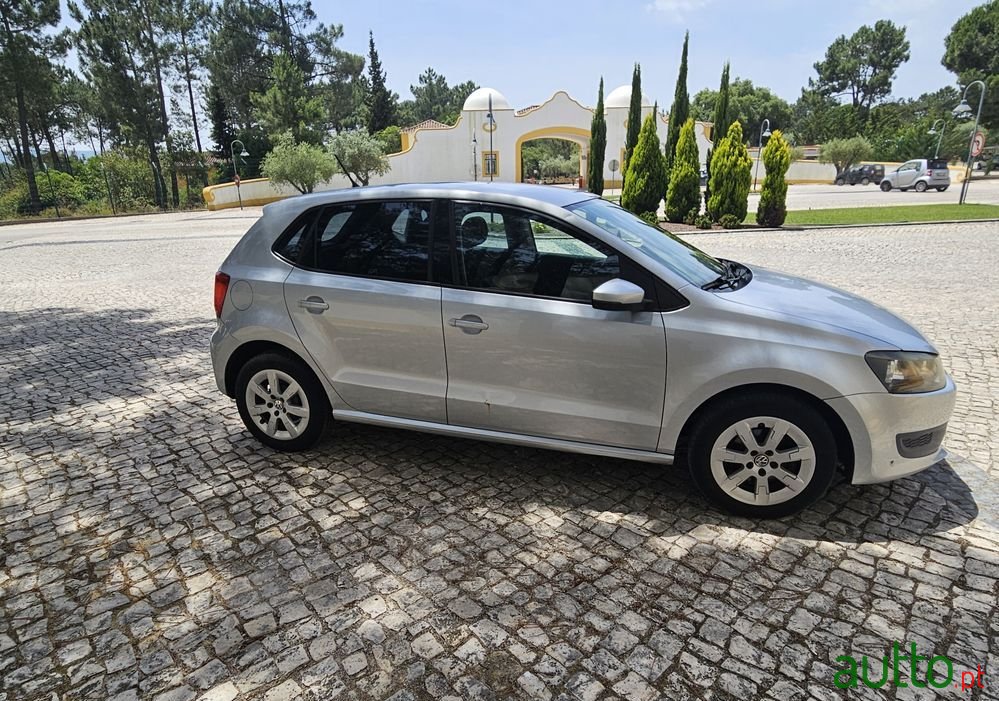 2010' Volkswagen Polo photo #2