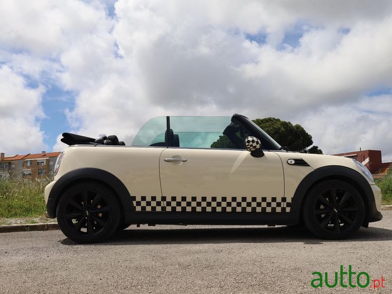 2011' MINI One D 3 Portas photo #2