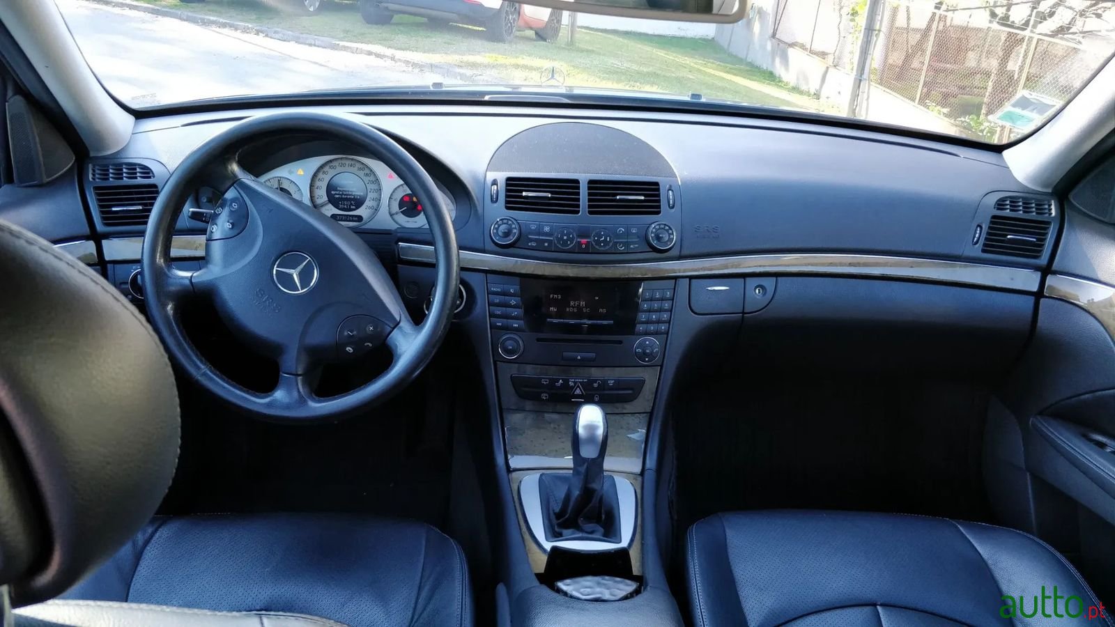 2005' Mercedes-Benz E-220 photo #5