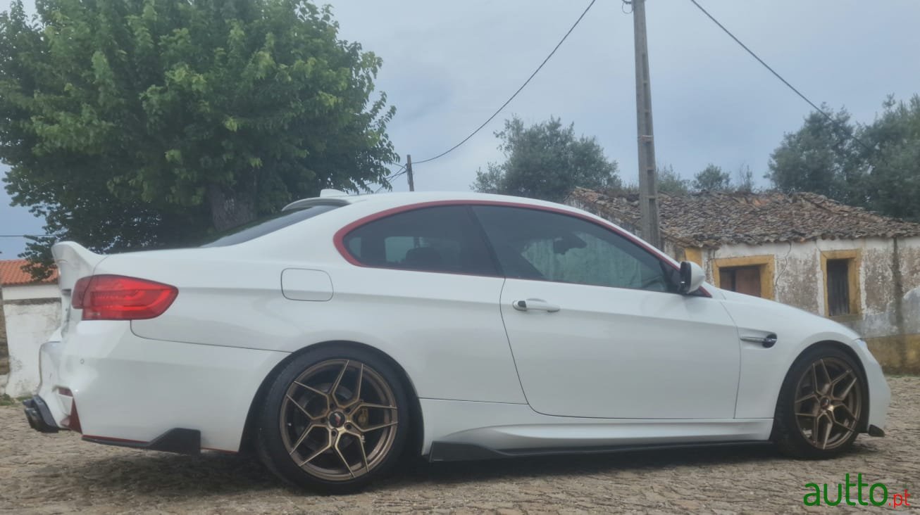 2010' BMW 320 photo #7