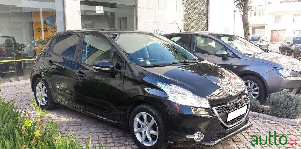 2012' Peugeot 208 1.4 Hdi Active photo #2