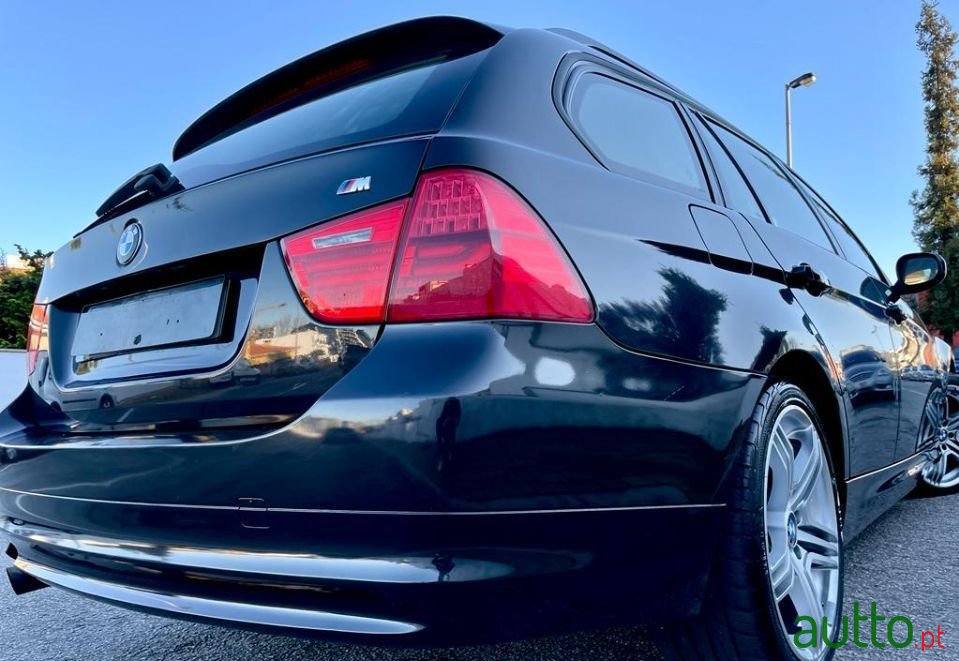 2009' BMW 320 Sport photo #1