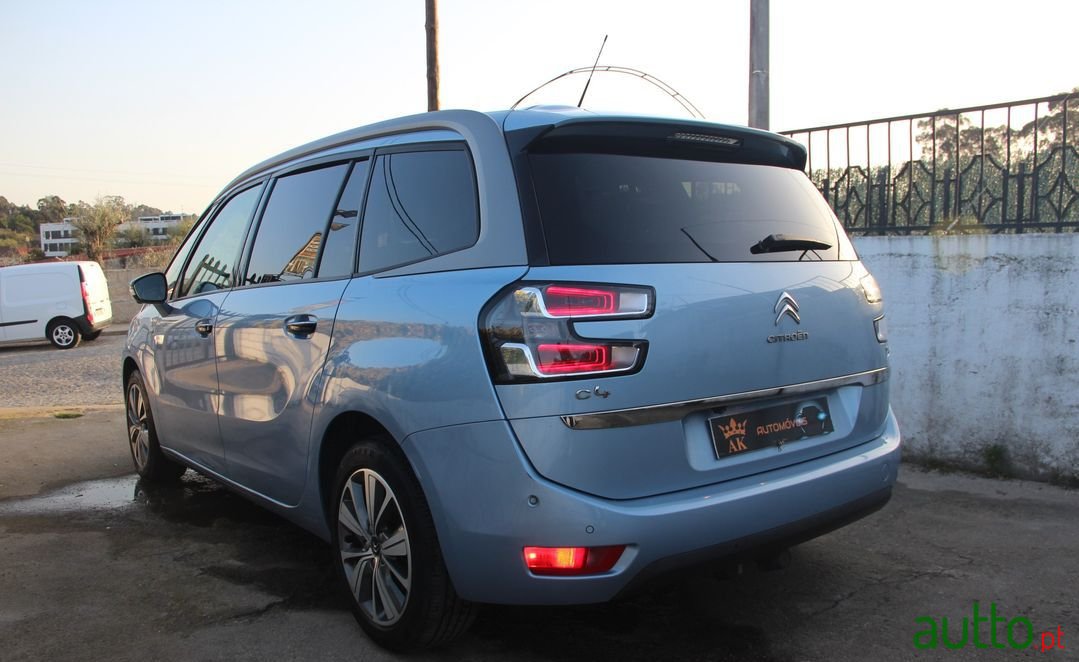 2014' Citroen C4 Grand Picasso photo #5