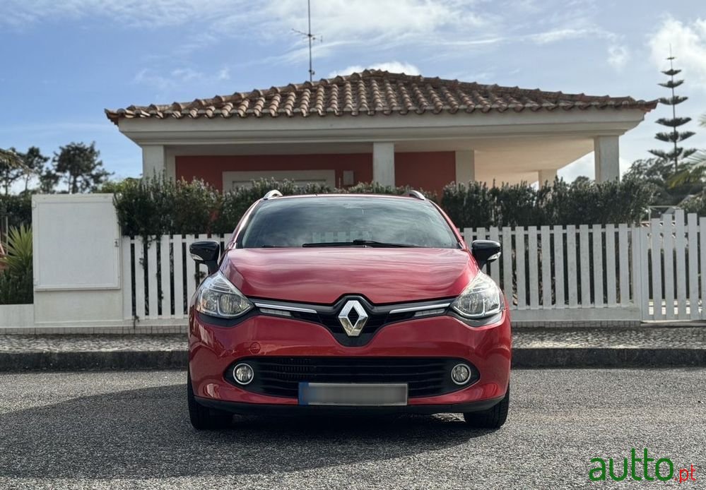 2015' Renault Clio Sport Tourer photo #5