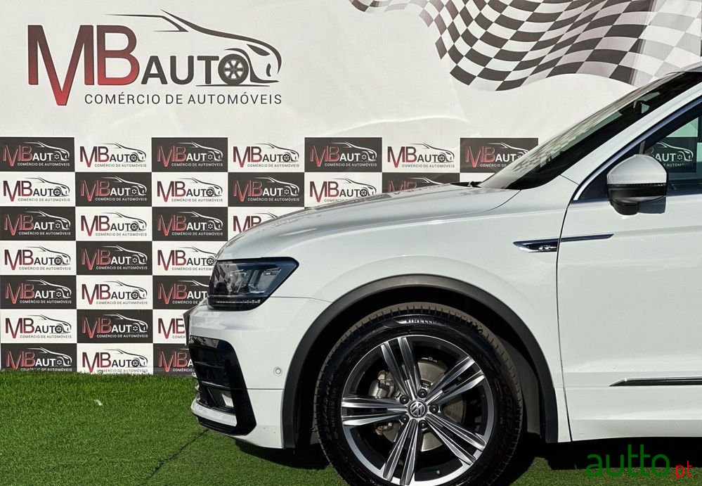 2019' Volkswagen Tiguan photo #4