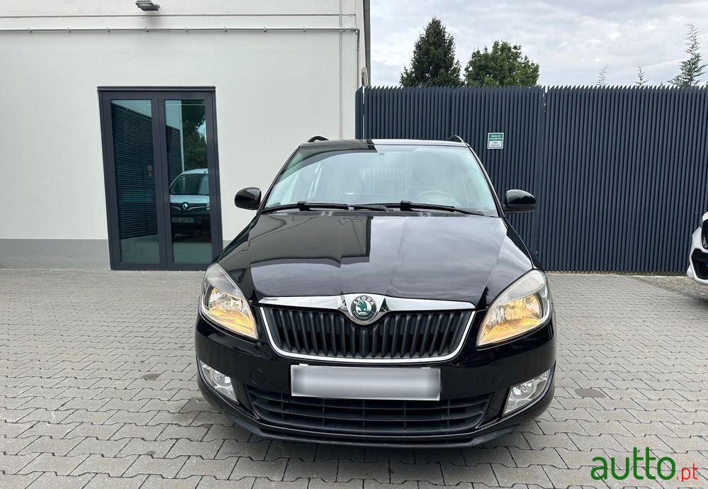 2010' Skoda Fabia Break photo #3