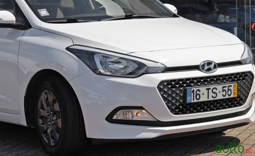 2017' Hyundai i20 photo #2