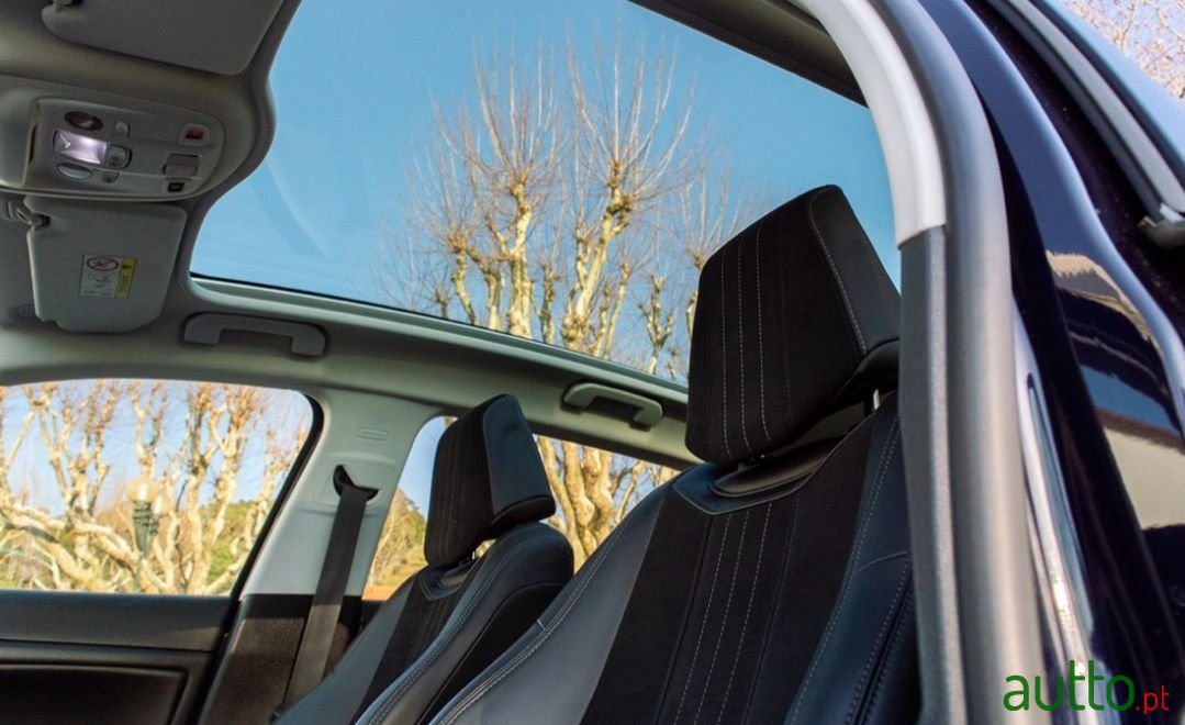 2014' Peugeot 308 photo #6