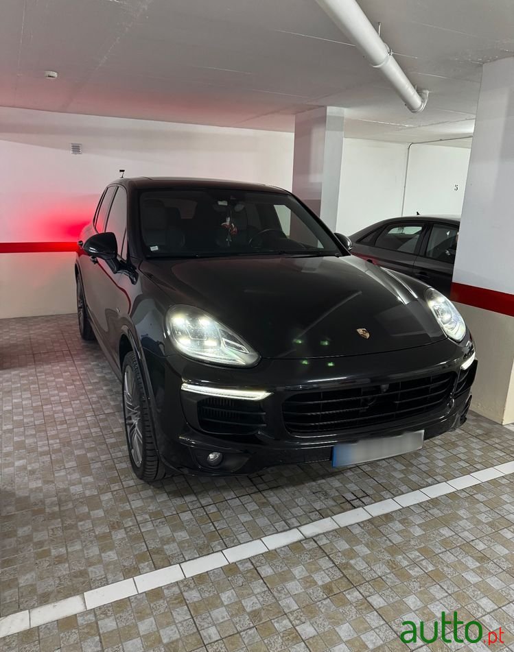 2016' Porsche Cayenne Platinum Edition photo #3