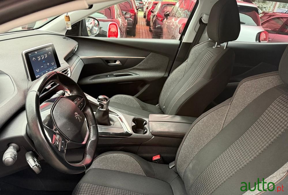 2017' Peugeot 3008 photo #6