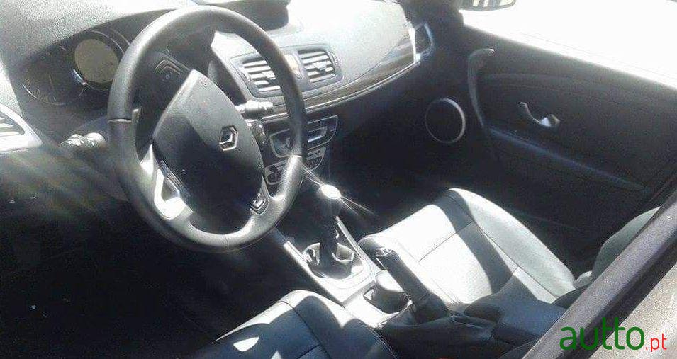 2010' Renault Megane Dynamic photo #2