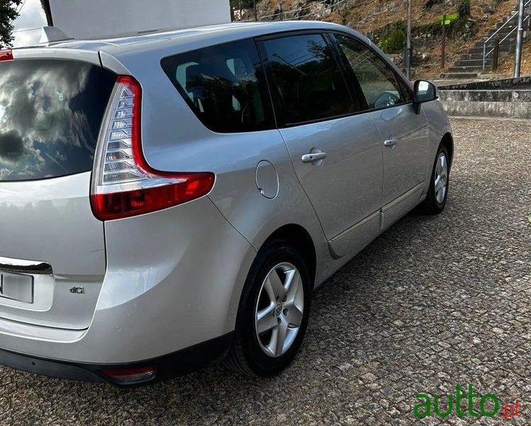 2014' Renault Grand Scenic photo #3