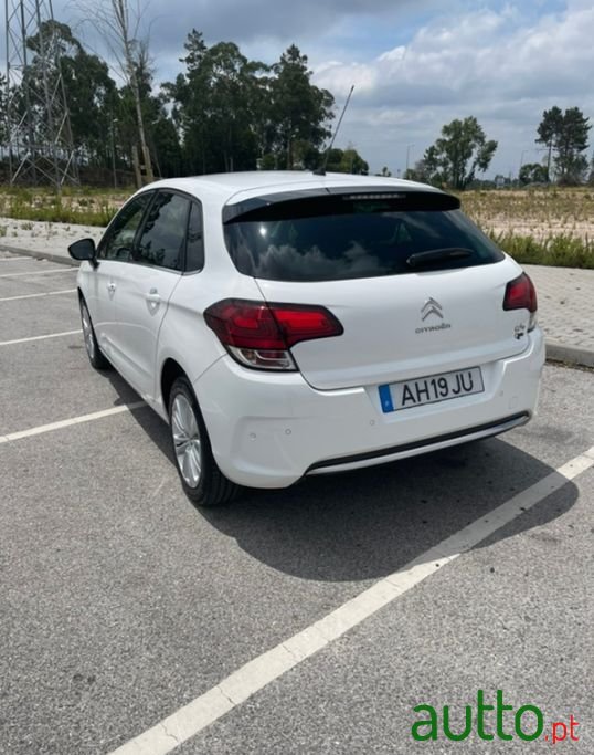 2017' Citroen C4 photo #3