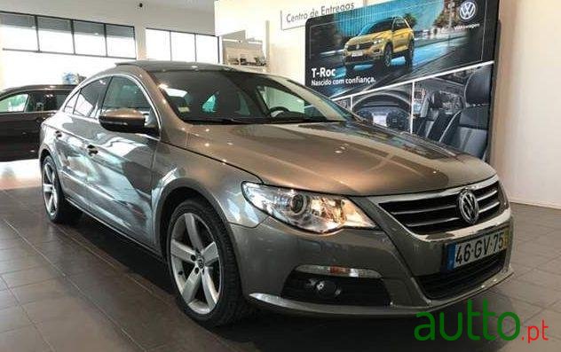 2008' Volkswagen Passat 2.0 Tdi photo #1