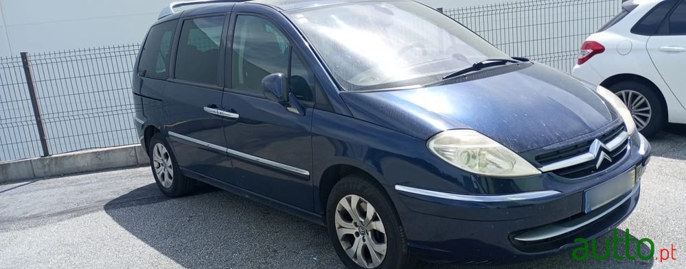 2012' Citroen C8 photo #1