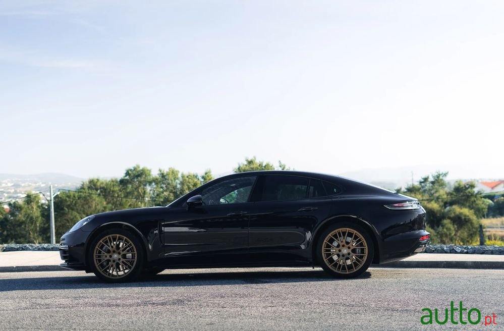 2023' Porsche Panamera 4 E-Hybrid photo #3