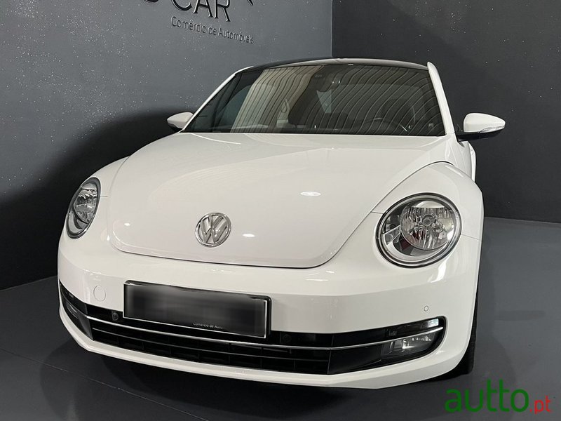 2013' Volkswagen New Beetle photo #3