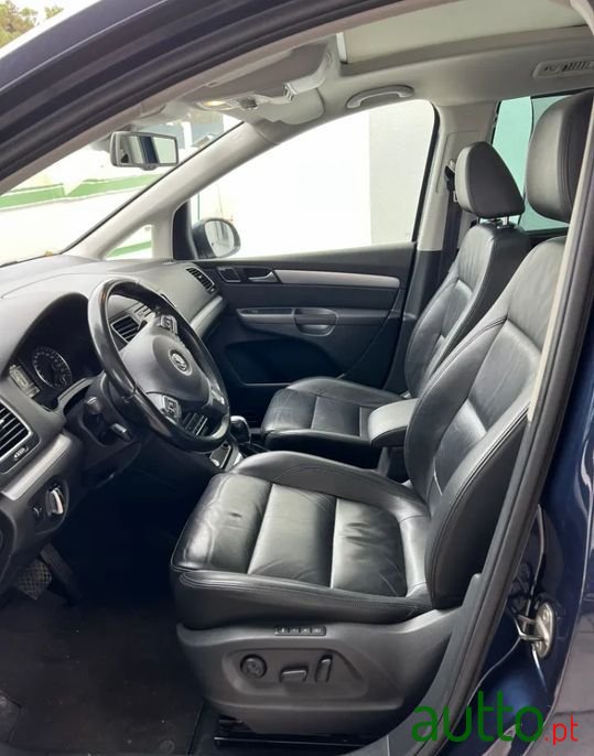 2012' Volkswagen Sharan photo #5