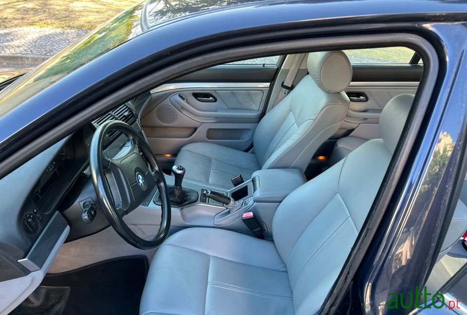 2000' BMW 520 photo #6