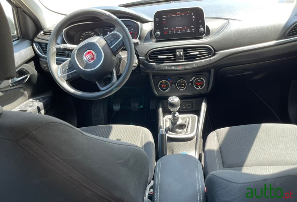 2018' Fiat Tipo Station Wagon photo #4