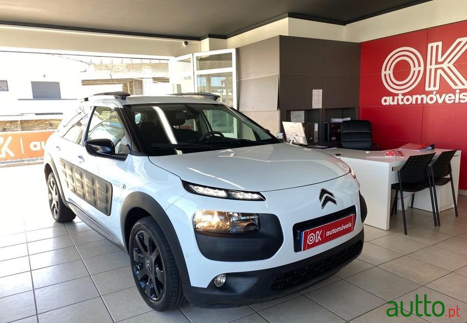 2015' Citroen C4 Cactus photo #2