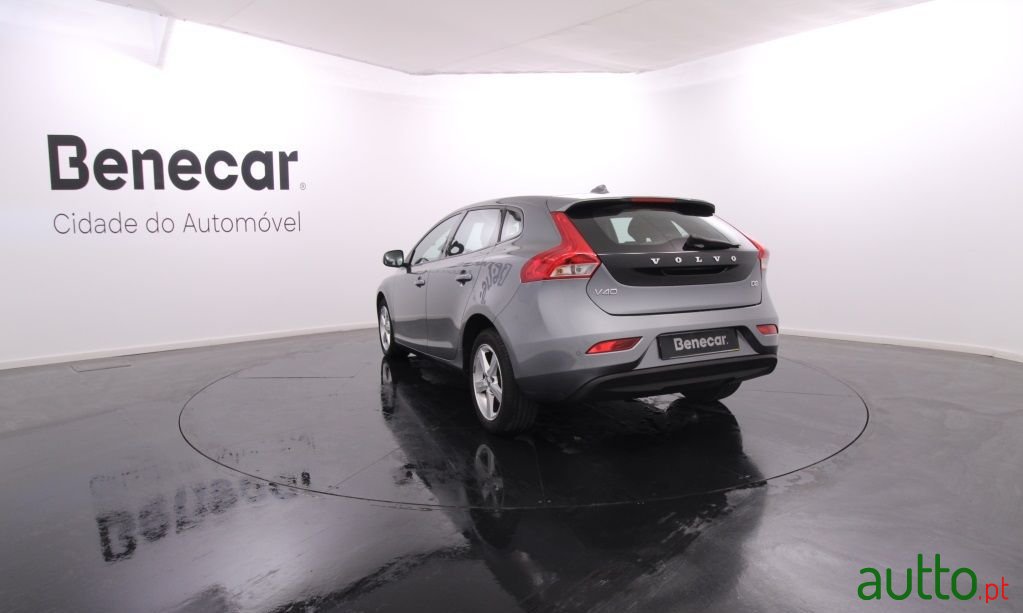 2017' Volvo V40 photo #3