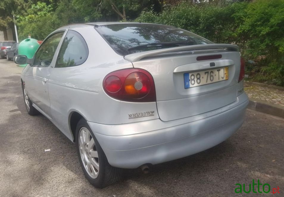 2002' Renault Megane Coupe photo #1
