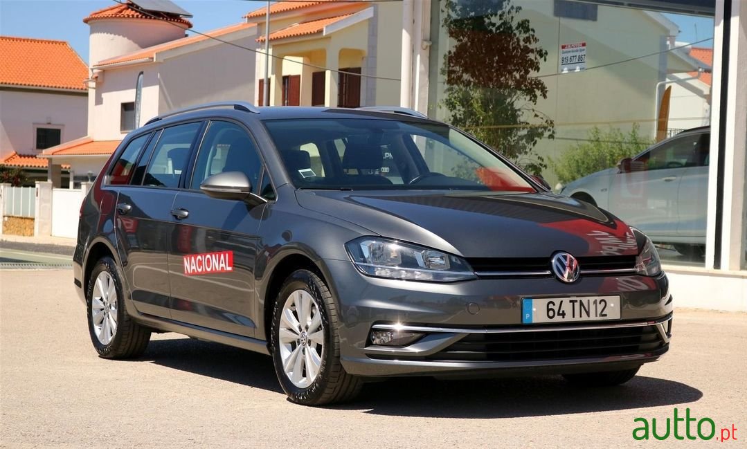 2017' Volkswagen Golf Variant photo #1